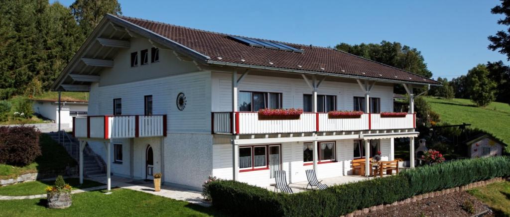 achatz-kaikenried-ferienhaus-landkreis-regen-gruppenhaus-niederbayern