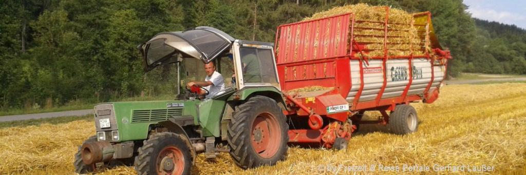 Bauernhofurlaub mit Traktor fahren Bauernhofurlaub in Bayern mit Traktor fahren im Urlaub