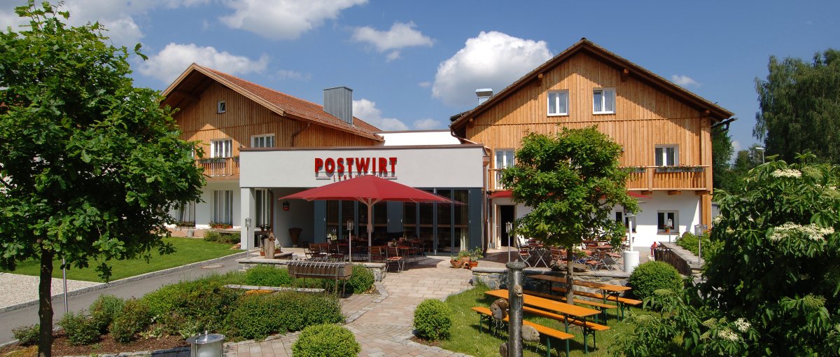 Du betrachtest gerade Postwirt Wellnesshotel Grafenau Landgasthof mit Biergarten
