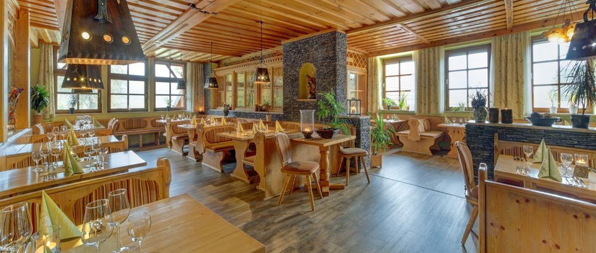Wellnessurlaub für Familien mit Kindern im Hotel mit Hallenbad und Kinderclub