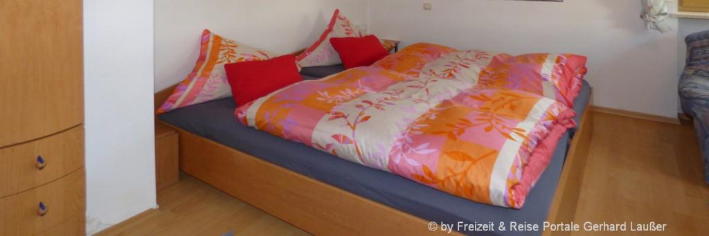 ferienwohnungen-niederbayern-unterkunft-schlafzimmer