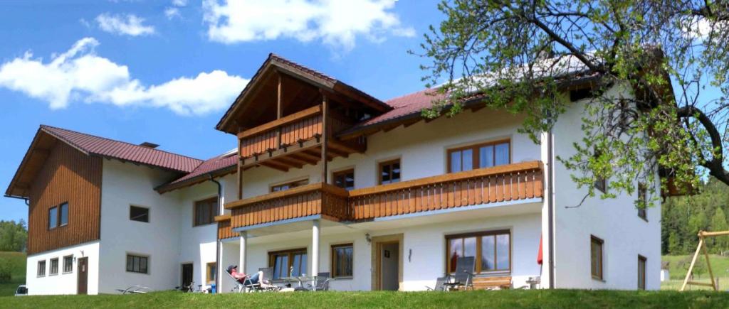 hamberger-ferienhaus-kaikenried-ferienwohnung-teisnach-bayerischer-wald-1200