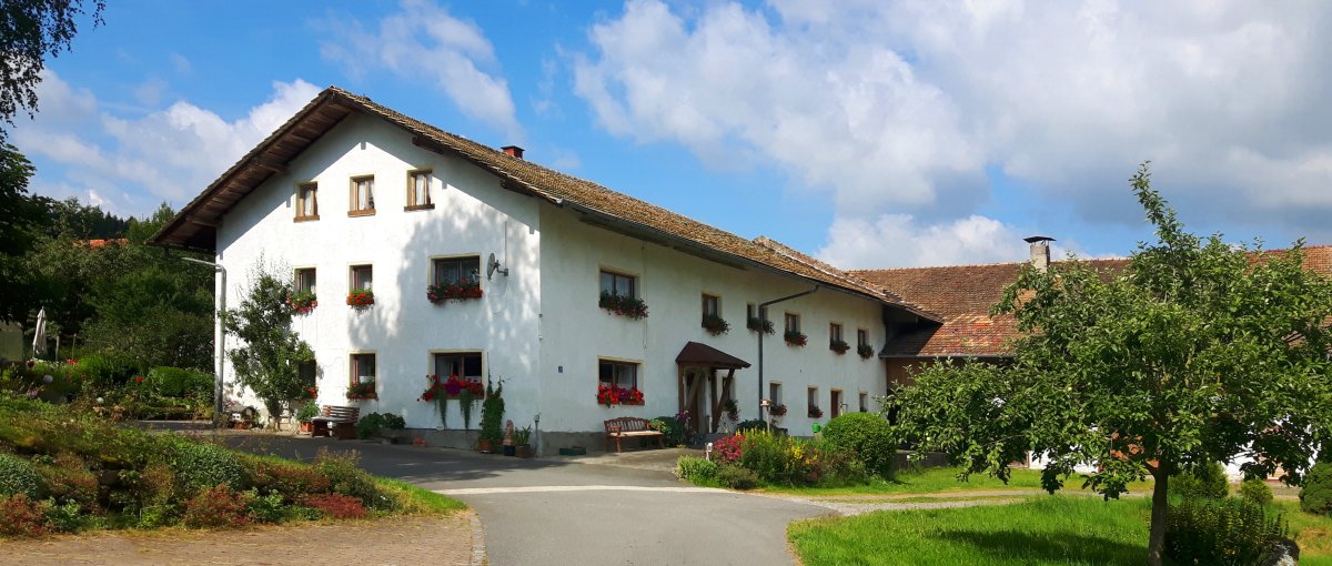 Du betrachtest gerade Ferienwohnung in Bad Kötzting Bauernhof zum Mitmachen