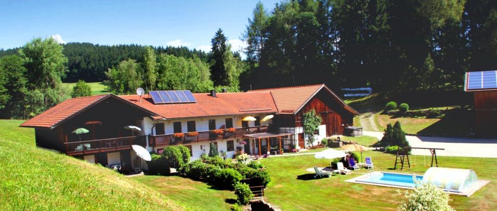 kieselmühle-bayern-ferienwohnungen-swimming-pool-bayerischer-wald