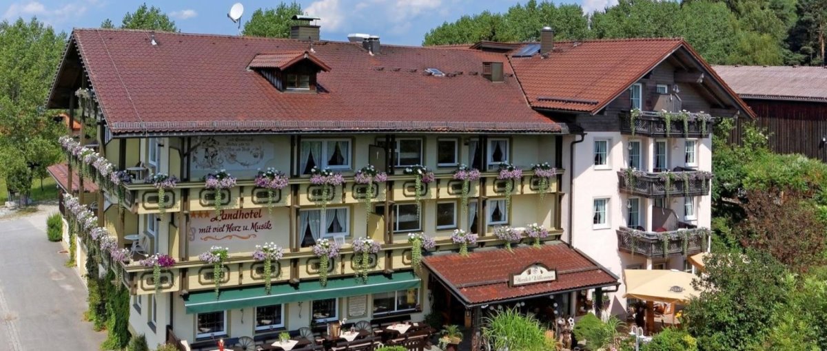 Du betrachtest gerade Mühl Schweinhütt – Musikhotel Bayerischer Wald Tanzhotel