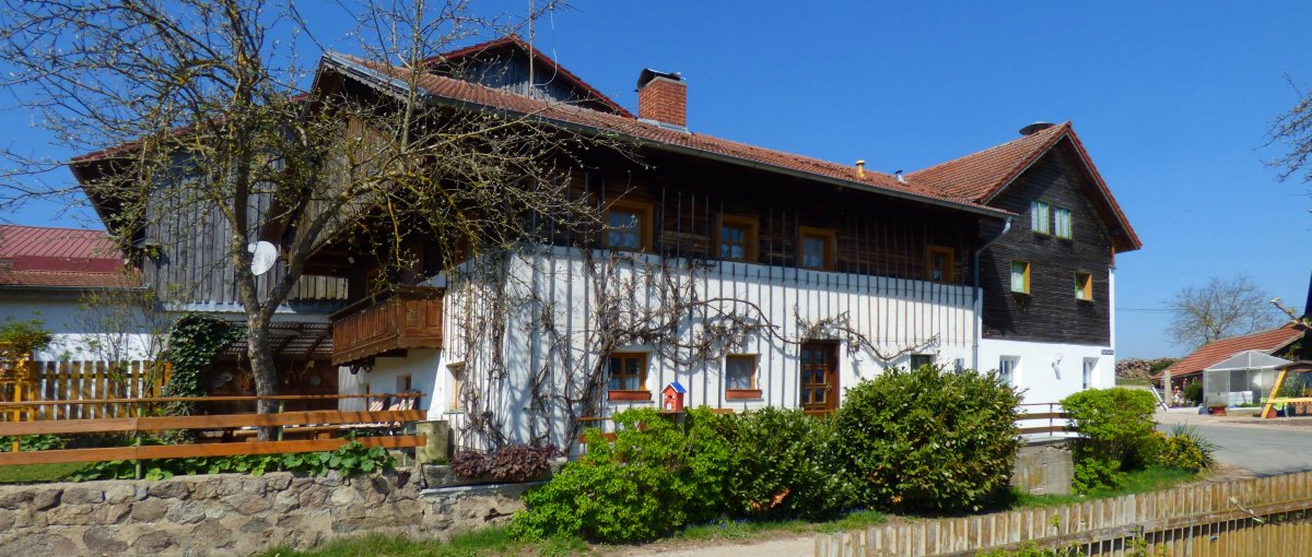 Du betrachtest gerade Bauernhof Paulus in Premsthal – Uriges altes Bauernhaus mieten