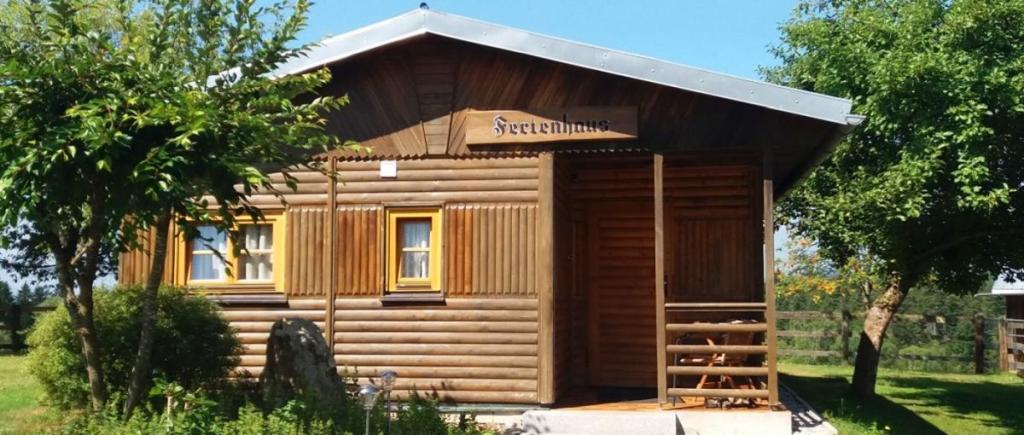 schanzer-blockhaus-am-see-bayerischer-wald-blockhütten-mieten