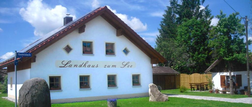 schanzer-landhaus-am-see-neureichenau-bayerischer-wald