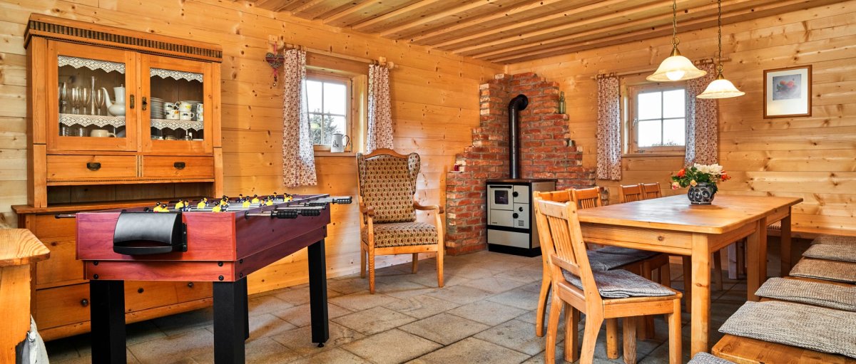 strickerhof-neureichenau-bayerischer-wald-ferienhof-dreiländereckaufenthaltsraum-1200