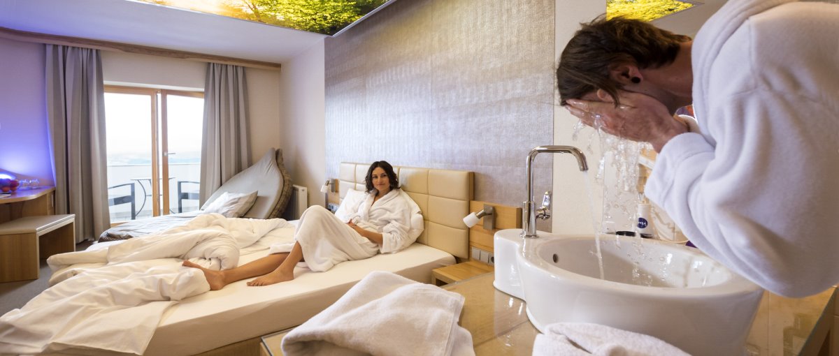 Urlaub im Landhotel Thula in Lalling Bayerischer Wald Wellnesshotel Zimmer mit toller Aussicht
