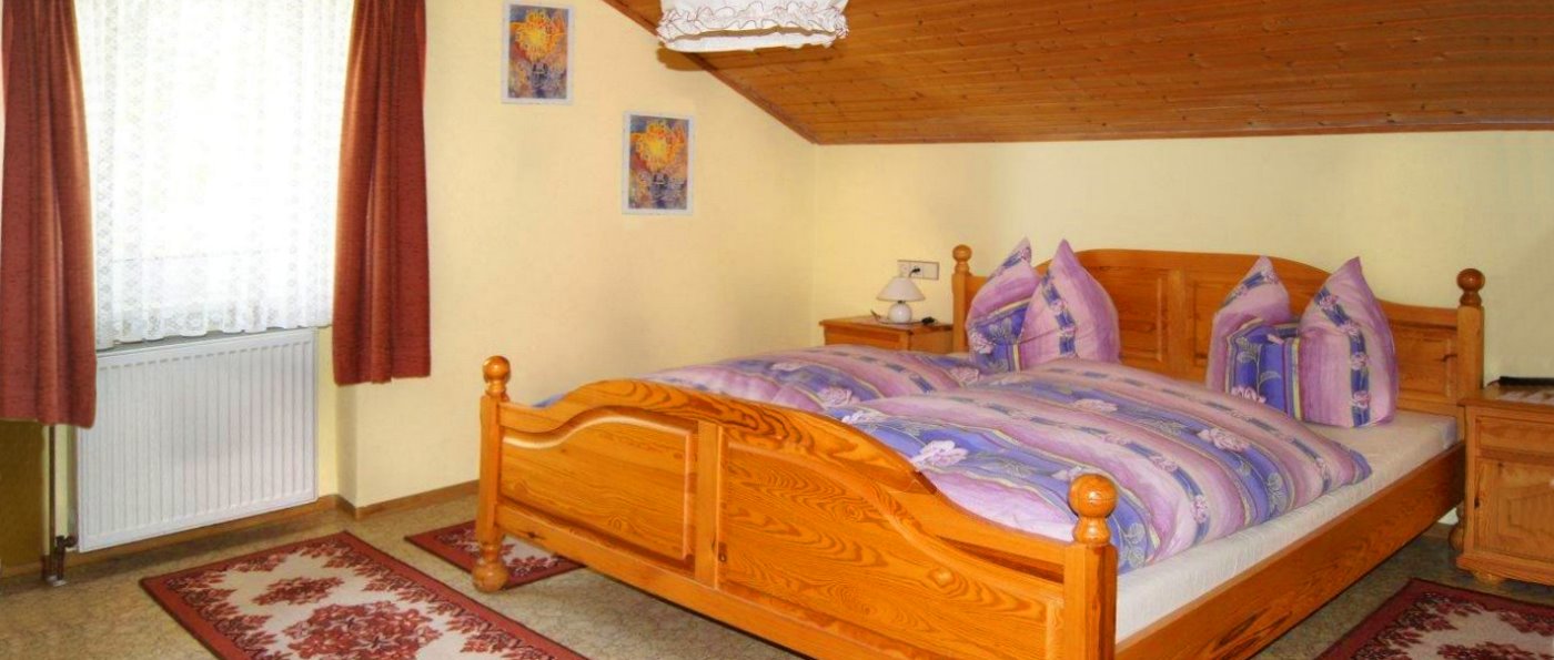 Ferienwohnungen bei Falkenstein am bauernhof Wagner in Gfäll wagner-gfäll-bauernhof-oberpfalz-ferienwohnungen-falkenstein-schlafzimmer